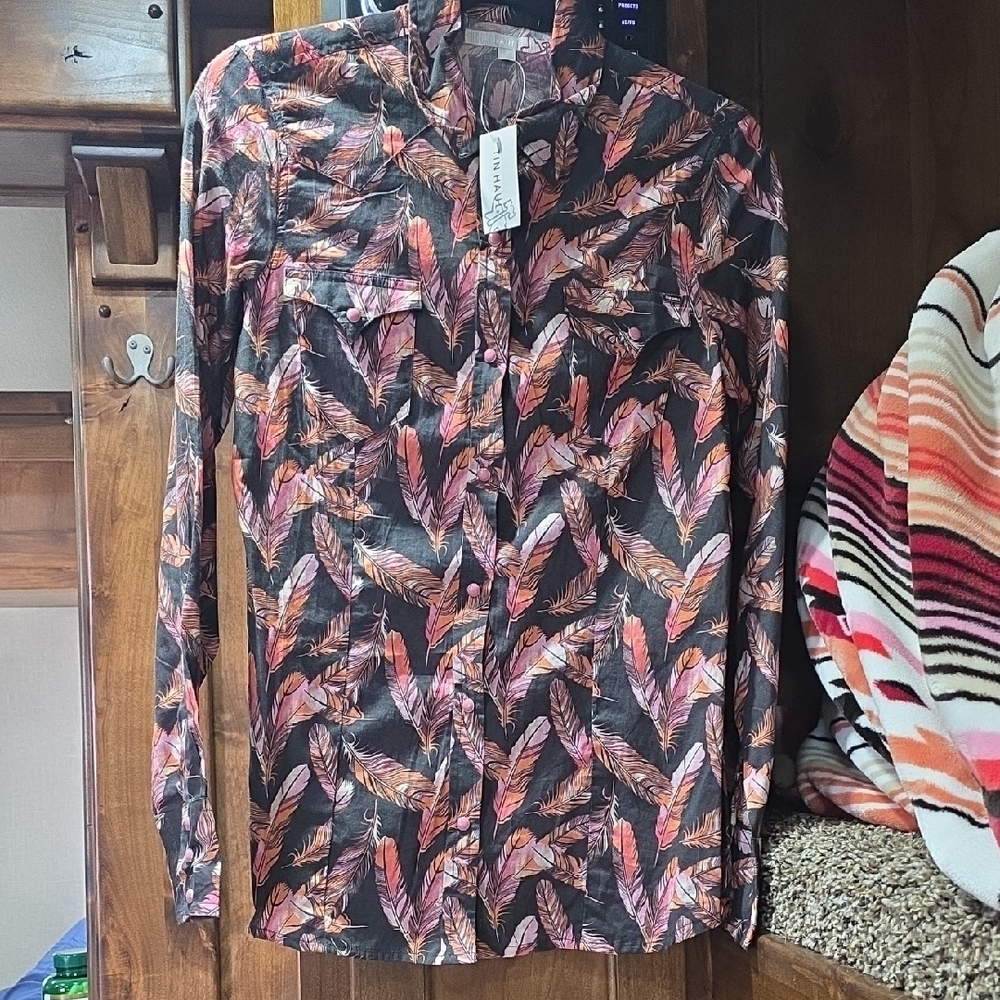 Feather Pattern Tin Haul Women's Shirt Small